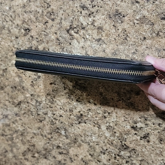 Moschino Love Graphic Black Long Wallet - Picture 5 of 17